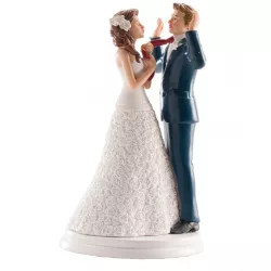 Esküvői tortadísz 20 cm, fel van húzva a nyakkendőn