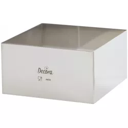 Ezüstös bevonatú, 28x28x6 cm-es tortalap, négyszögletes, rozsdamentes.