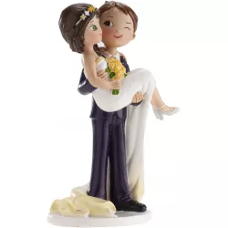 esküvői tortadísz - a vőlegény a karján viszi az menyasszonyt 16 cm