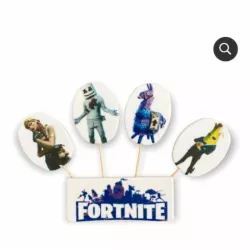 Fortnite tortára szánt cukorféle figura sütőpálcika üdvözlőképpel