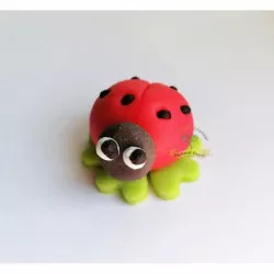 Tortadísz katica, 30 g, kókuszrostból, 4×3 cm