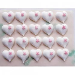 Szív alakú cukorpajti rózsaszín virággal, 20 db