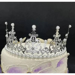 Étkes dekoráció fém korona ezüstszínű fehér gyöngyökkel