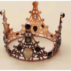 Fogyasztás nélküli díszítő ékszer: fém korona rózsaszín-arany színű fekete kövekkel